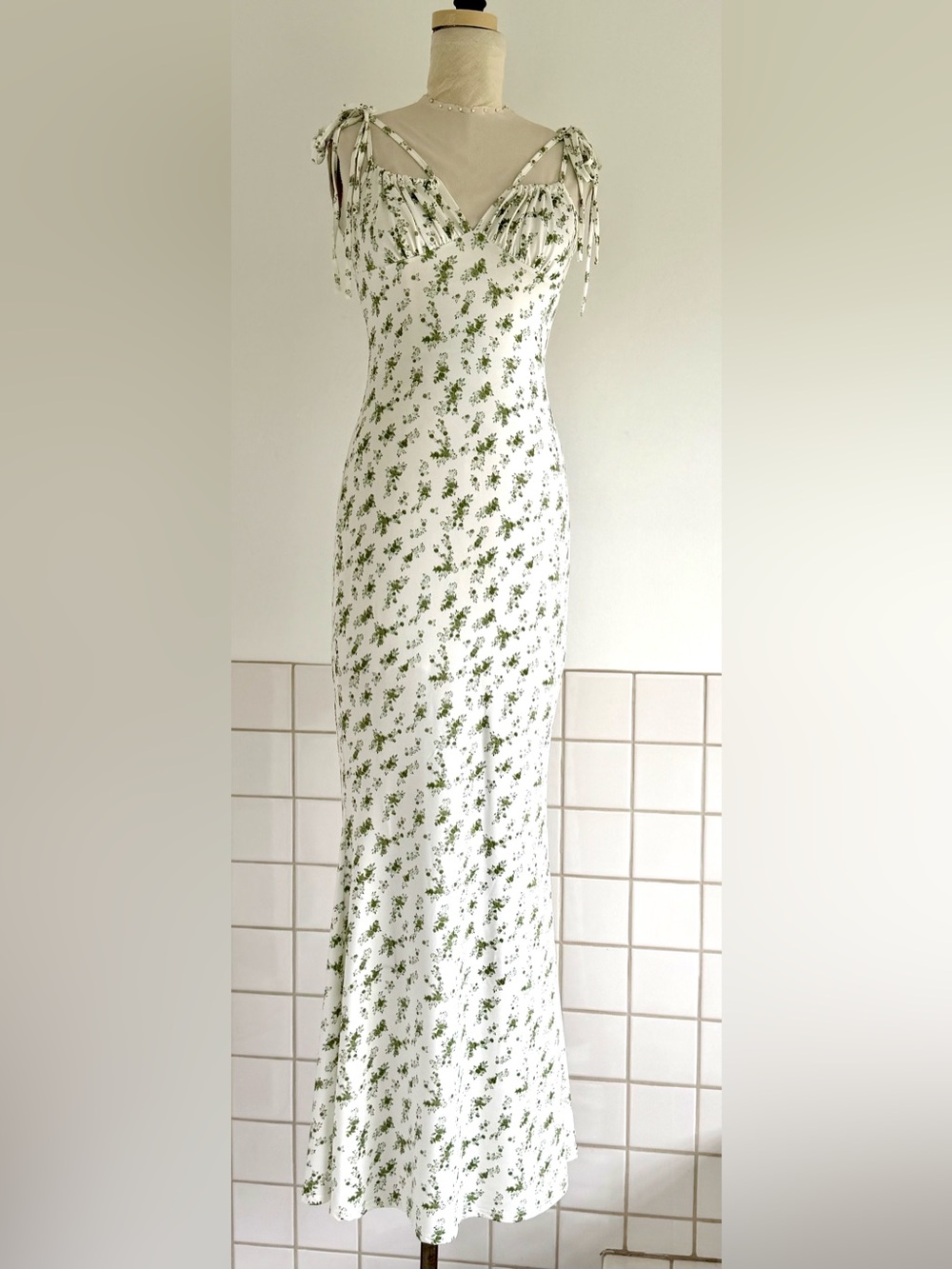 White and Green Floral Maxi Slip Dress. Spaghetti Straps.  Sz: L.  NWOT